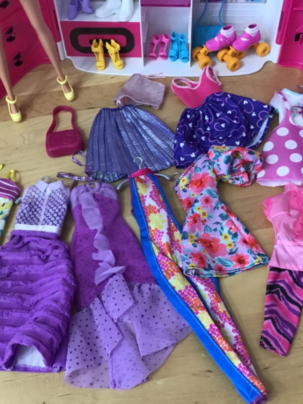 Barbie Doll and Closet with Clothes - Picture 8 of 12